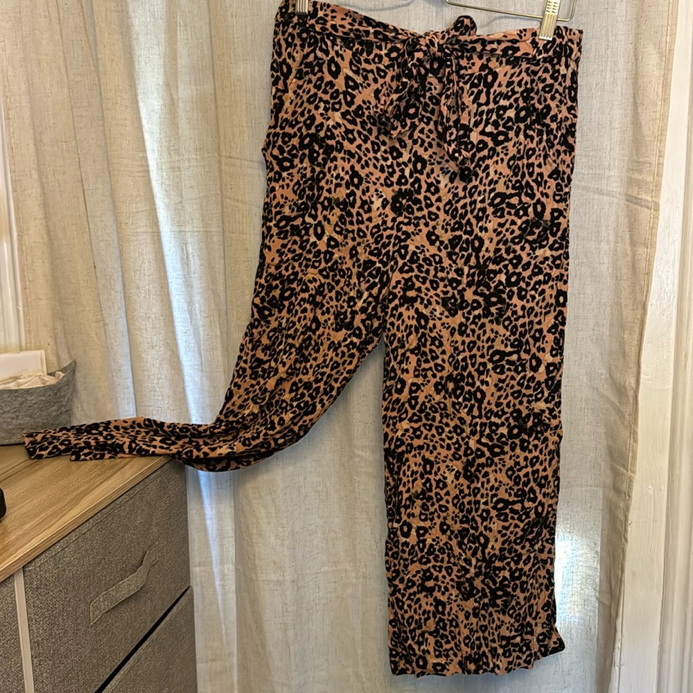 Leopard print cropped wide leg pants